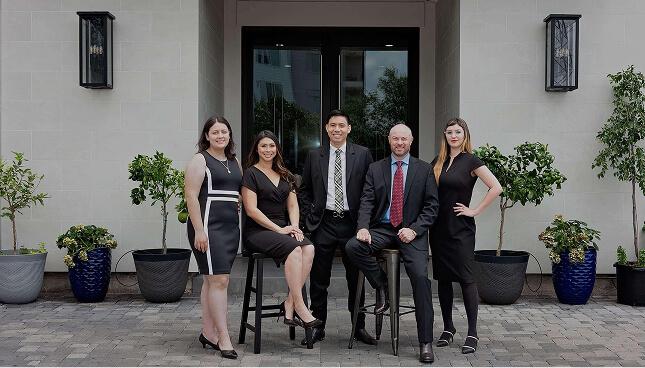 Bienvenidos a las Oficinas Legales de John Vong, PLLC